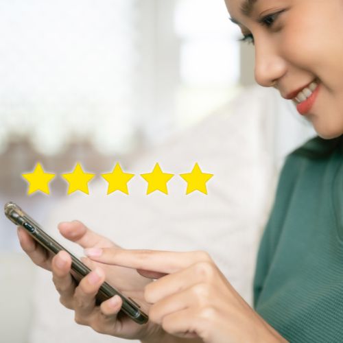 Woman gives 5-star reviews for product satisfaction.