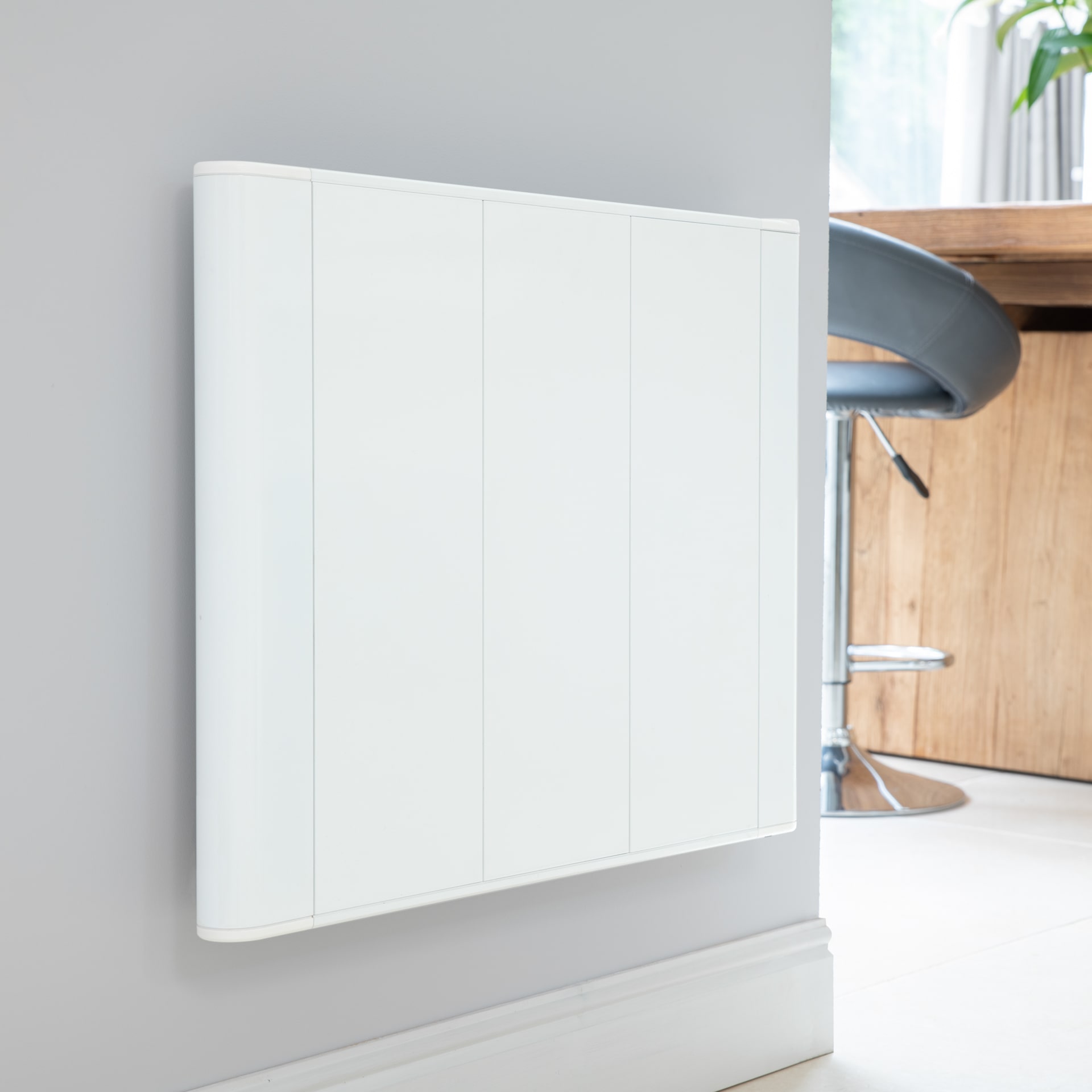 Wall mounted electric radiator
